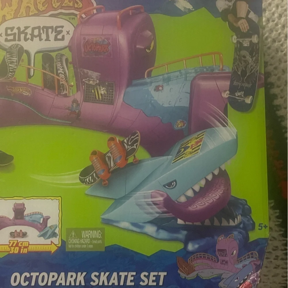 Hot Wheels 2023 Tony Hawk Octopark Skate Set Playset Fingerboard & Shoes NEW
